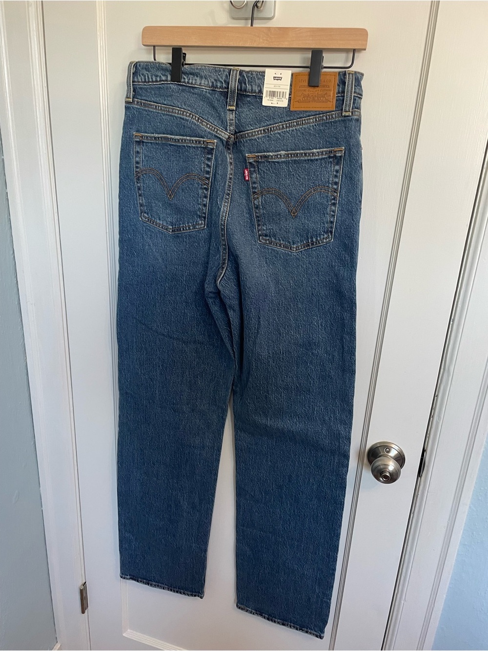 Levi’s Premium Ribcage Straight Jeans Sz 30 NWT High Rise Medium Wash - Picture 2 of 10